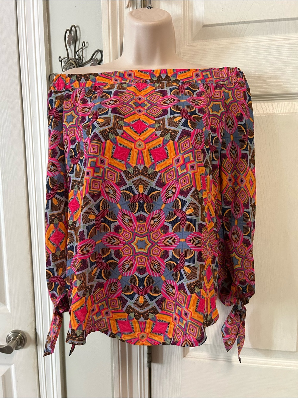 Women's Off-Shoulder Geometric Print Top - Pink Orange Vibrant Bold Colors